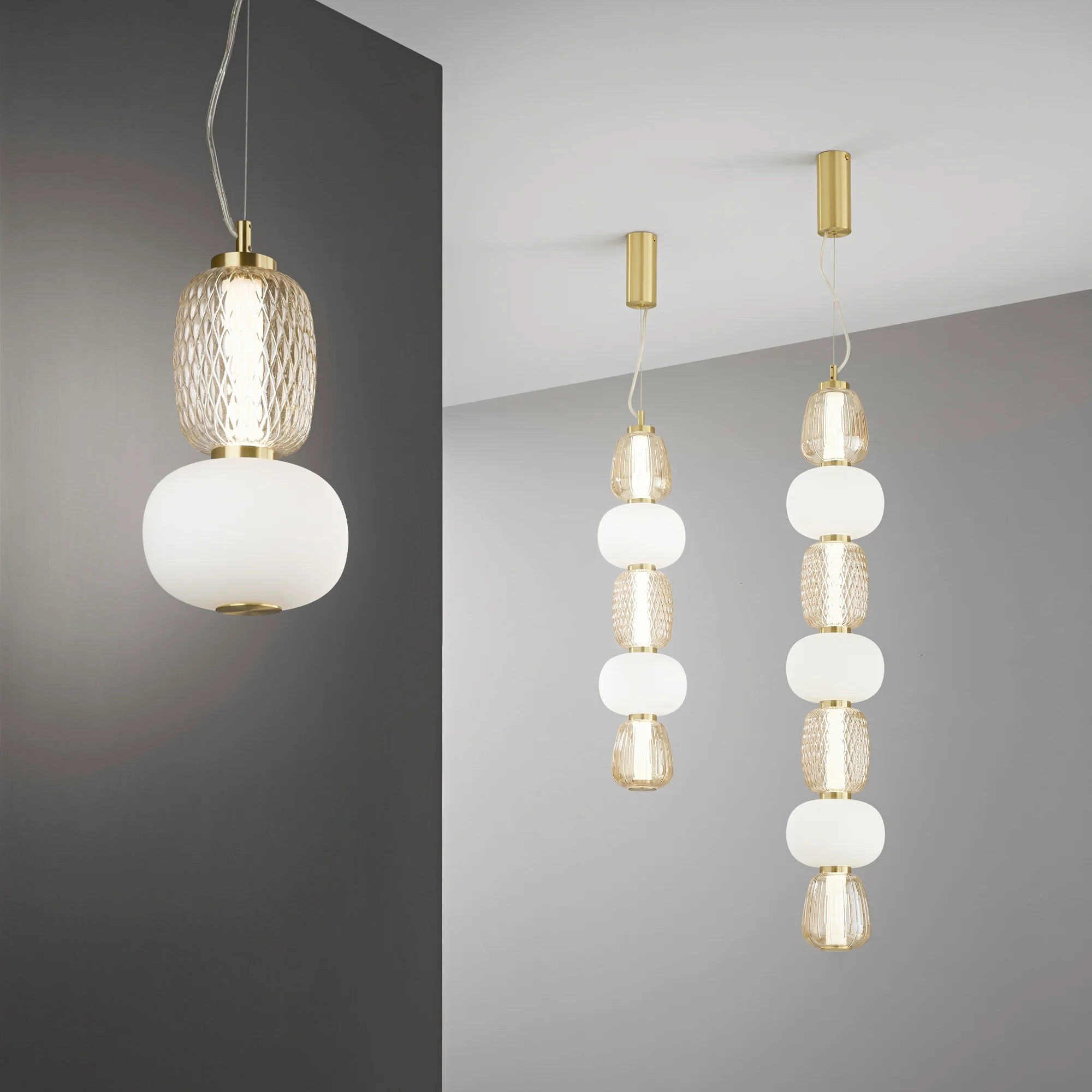 Sospensione LED metallo e vetro soffiato bianco-oro vari modelli luce calda 3000°k TOTEM Sospensione LED metallo e vetro soffiato bianco-oro vari modelli luce calda 3000°k TOTEM